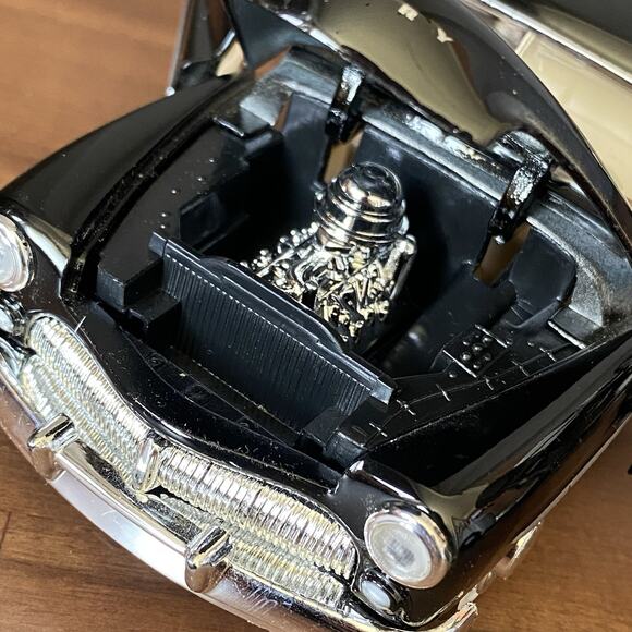 Motormax 1949 Mercury Black Diecast Model Car 1:24 Scale - Picture 7 of 11